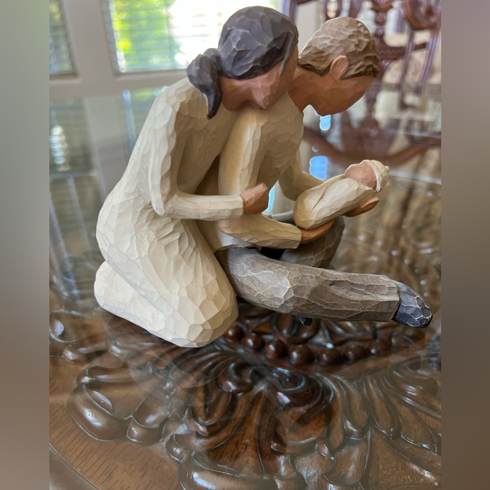 Willow tree new life new family figurine. Demdaco 2000 Susan Lordi.